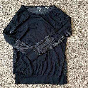 Women’s size L Nike workout long sleeve mesh material